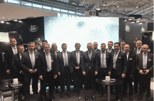 Ille Gruppenfoto auf einer Messe