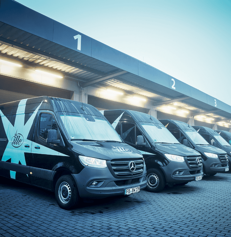 Ille Transporter vor dem Lager